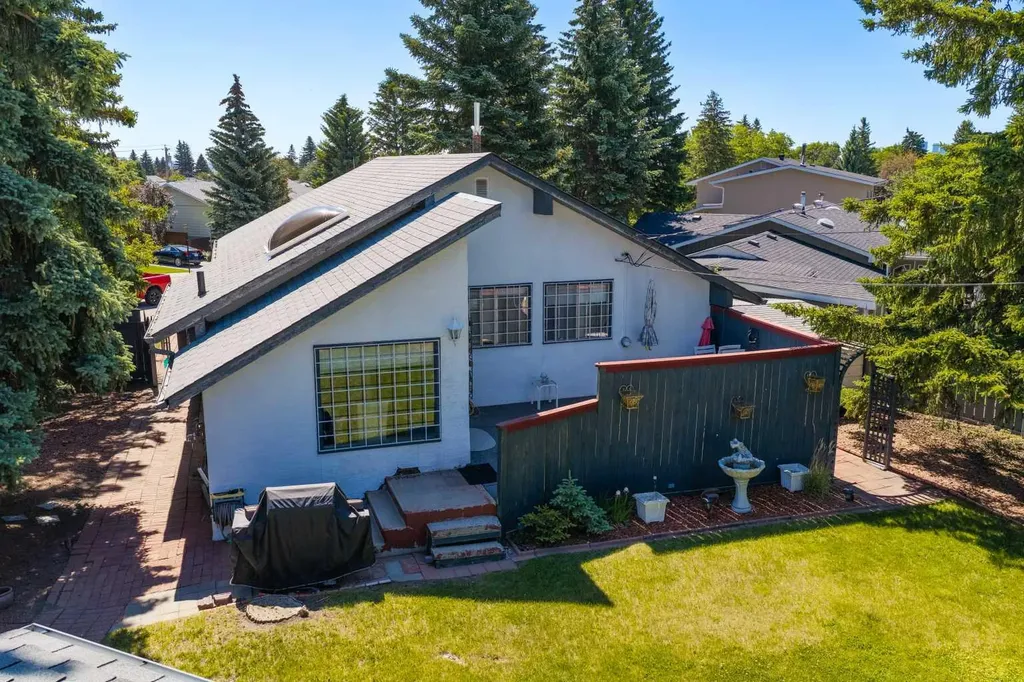 310 Huntham Place NE Calgary AB T2K 4G7