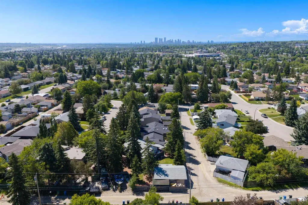 310 Huntham Place NE Calgary AB T2K 4G7