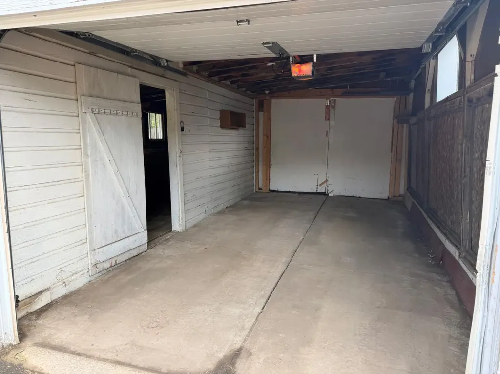 4624 56 Street Camrose AB T4V 2C3