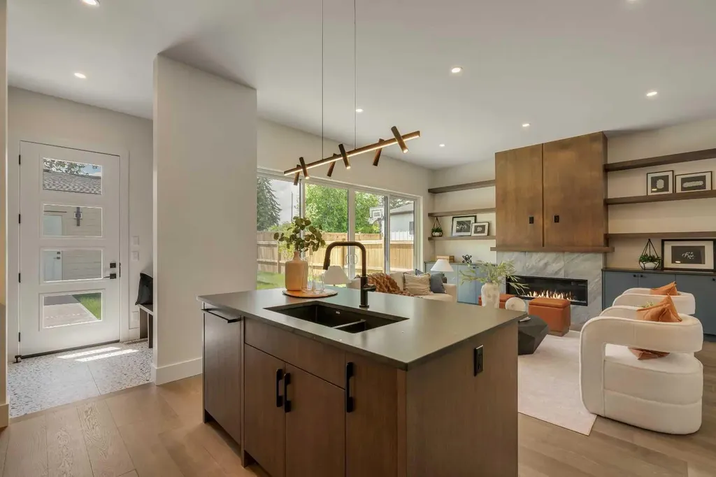 3919 23 Avenue SW Calgary AB T3E 0J9