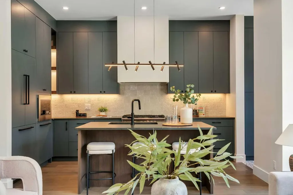 3919 23 Avenue SW Calgary AB T3E 0J9