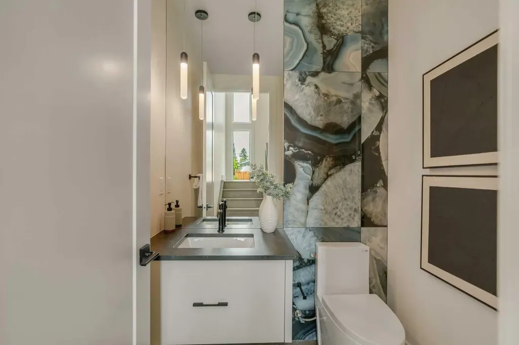 3919 23 Avenue SW Calgary AB T3E 0J9