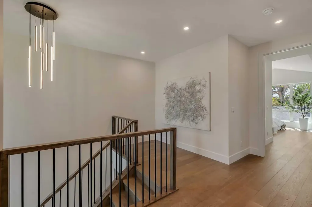 3919 23 Avenue SW Calgary AB T3E 0J9