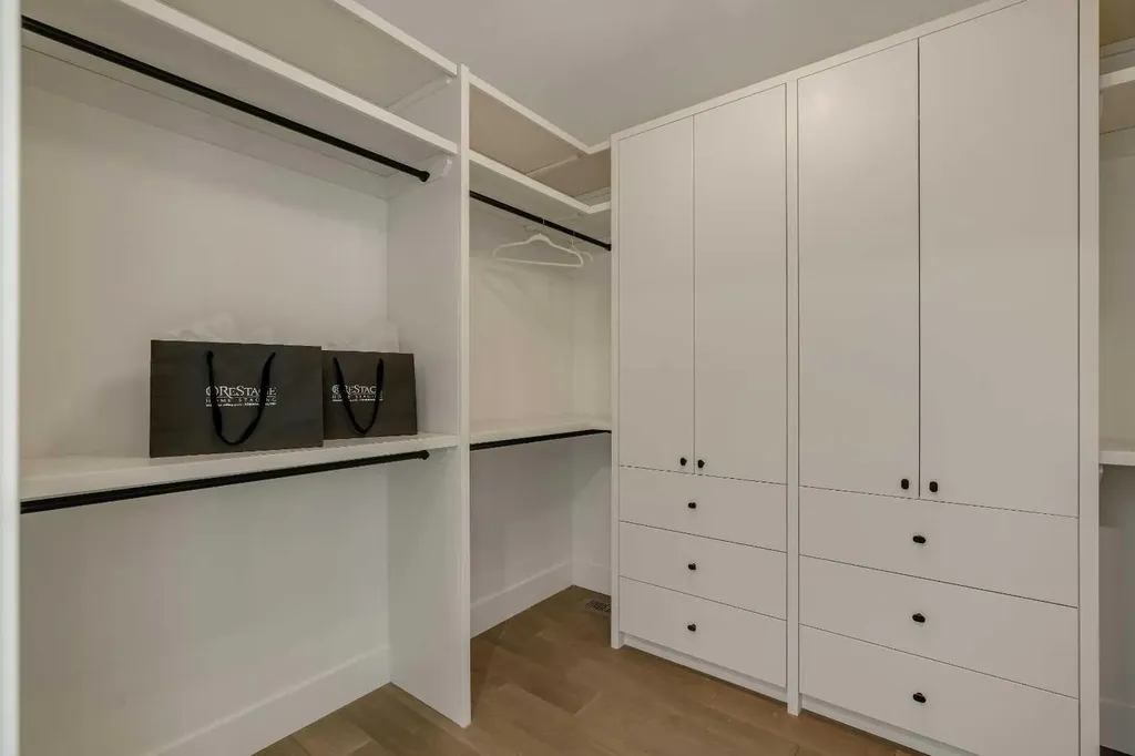 3919 23 Avenue SW Calgary AB T3E 0J9