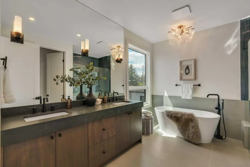 3919 23 Avenue SW Calgary AB T3E 0J9