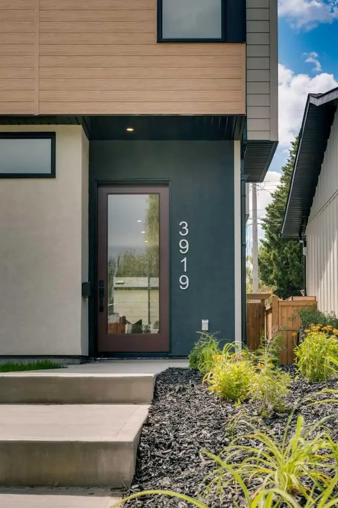 3919 23 Avenue SW Calgary AB T3E 0J9