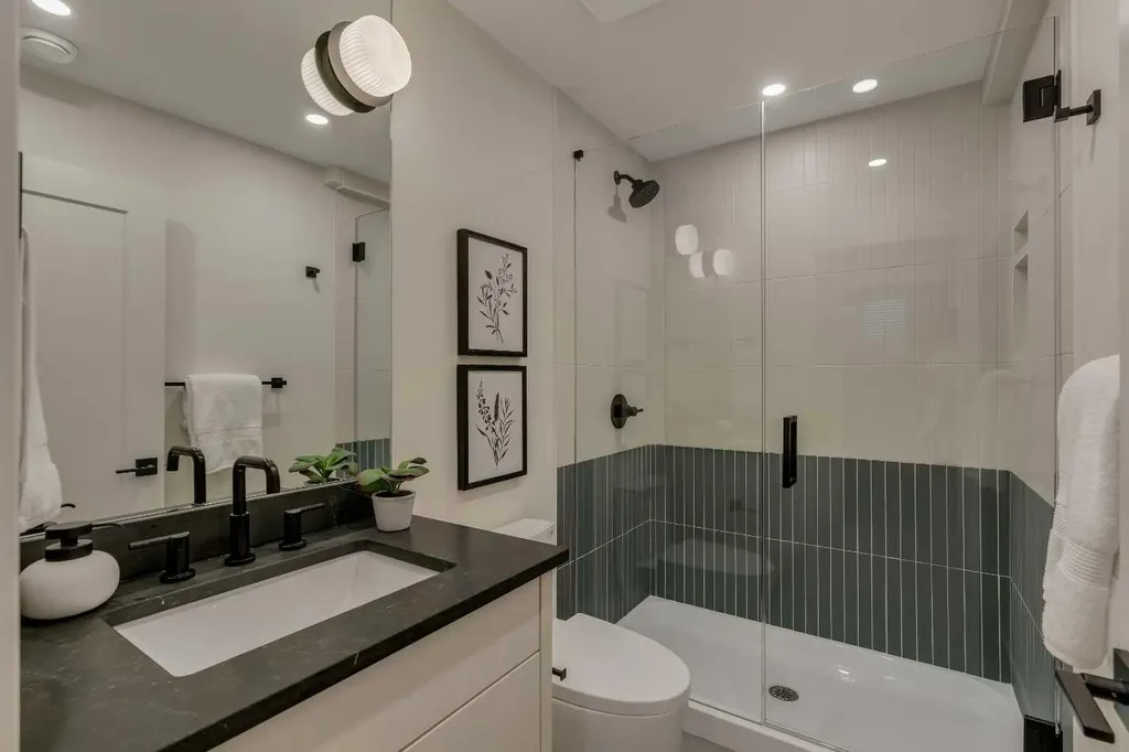 3919 23 Avenue SW Calgary AB T3E 0J9