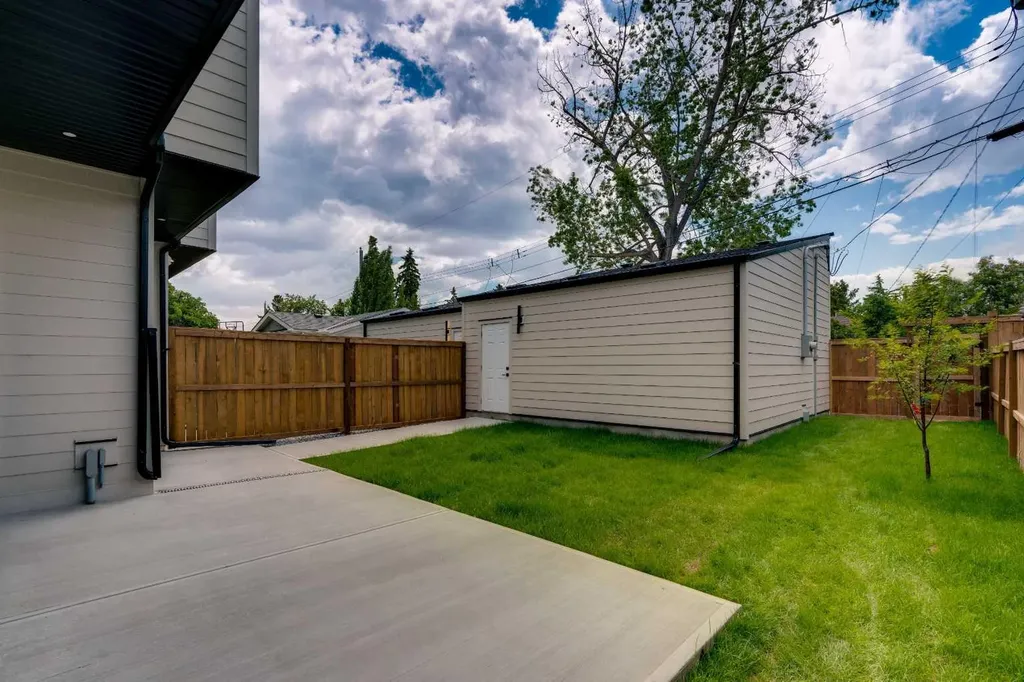 3919 23 Avenue SW Calgary AB T3E 0J9