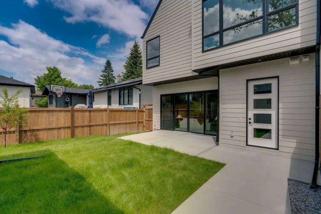 3919 23 Avenue SW Calgary AB T3E 0J9