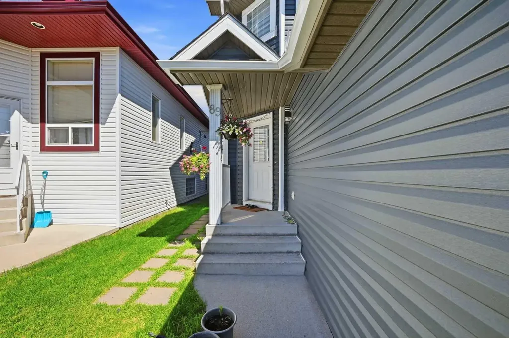 89 Saddlehorn Close NE Calgary AB T3J 5C6