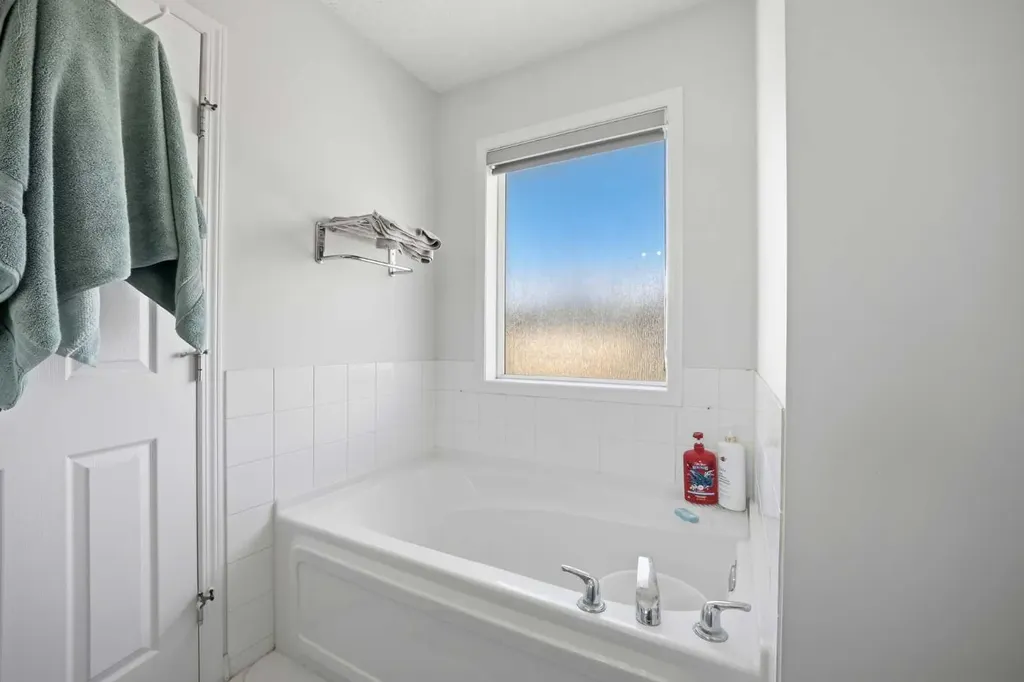 89 Saddlehorn Close NE Calgary AB T3J 5C6