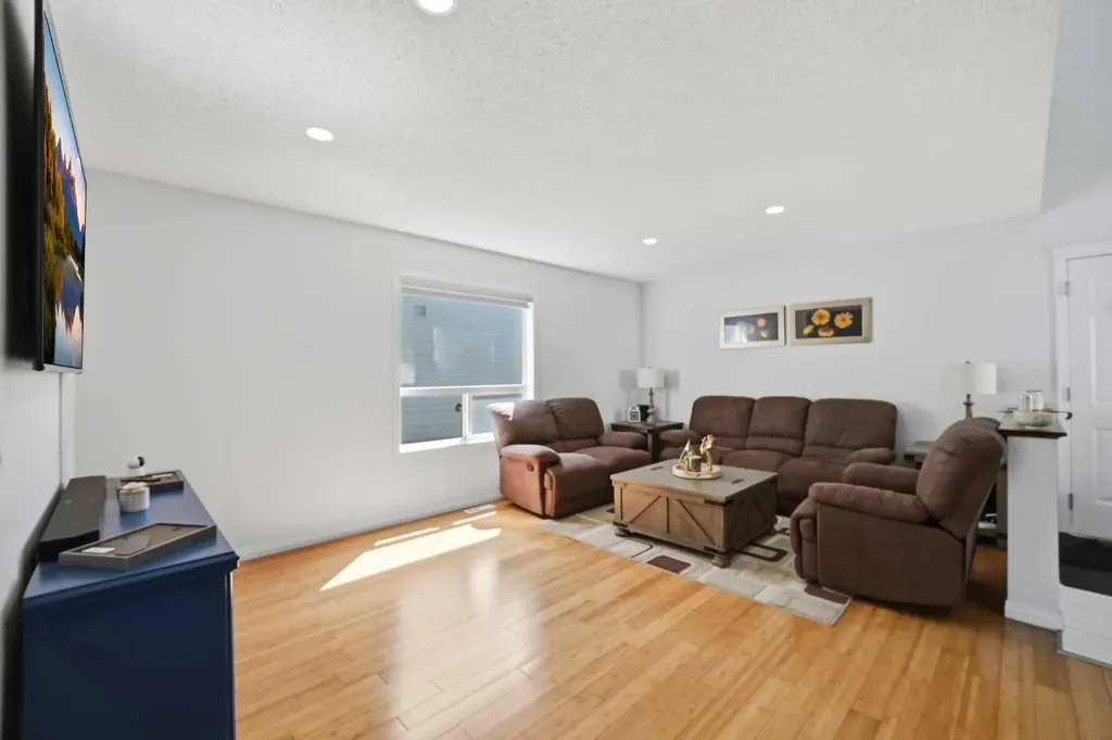 89 Saddlehorn Close NE Calgary AB T3J 5C6