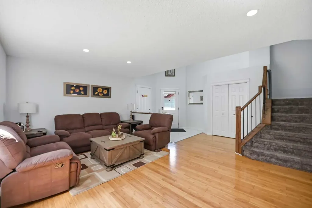 89 Saddlehorn Close NE Calgary AB T3J 5C6