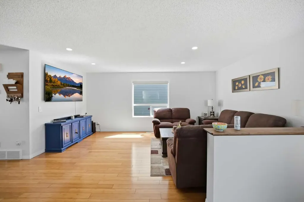 89 Saddlehorn Close NE Calgary AB T3J 5C6