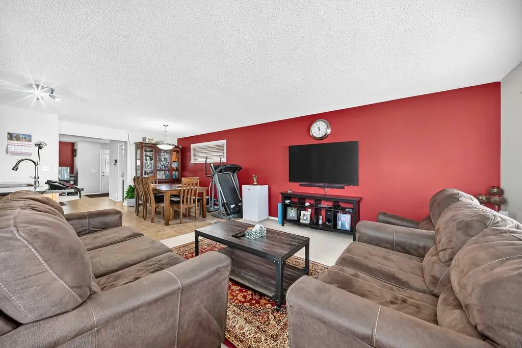 18 Taralake Gardens NE Calgary AB T3J 0A8