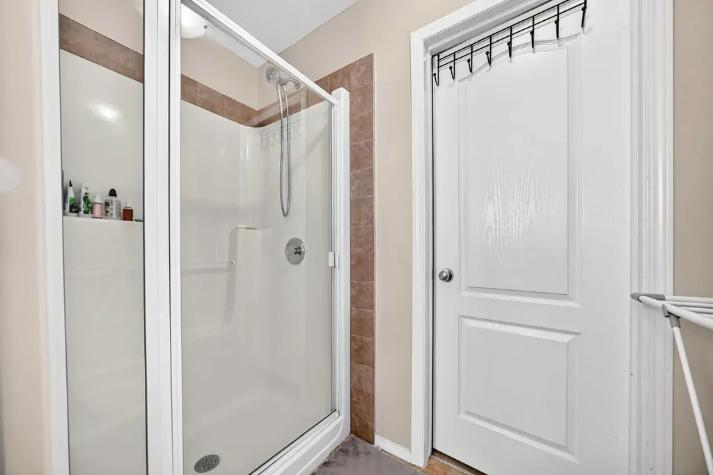 18 Taralake Gardens NE Calgary AB T3J 0A8