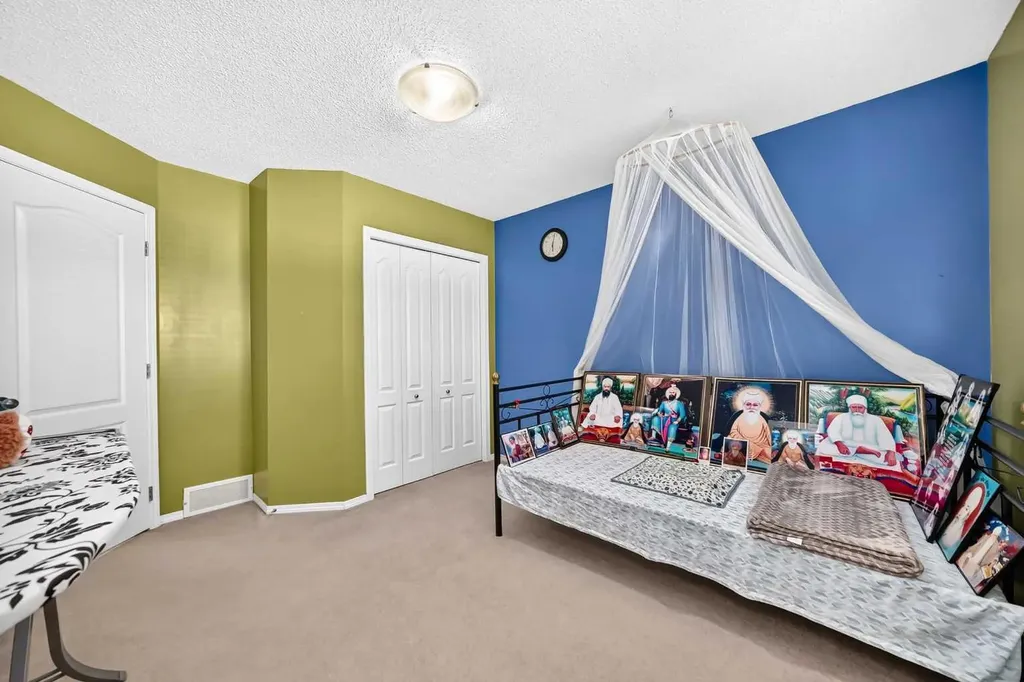 18 Taralake Gardens NE Calgary AB T3J 0A8