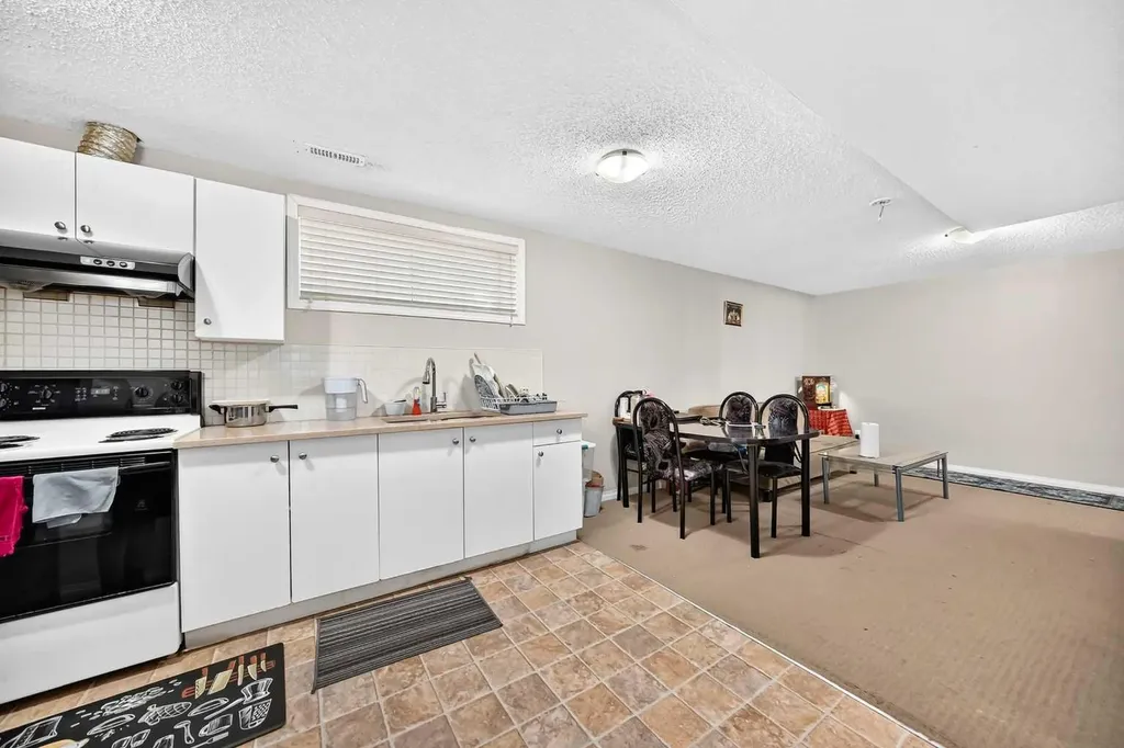 18 Taralake Gardens NE Calgary AB T3J 0A8