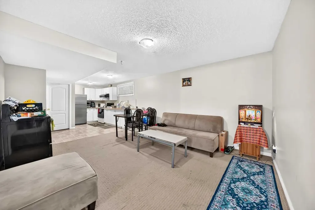 18 Taralake Gardens NE Calgary AB T3J 0A8