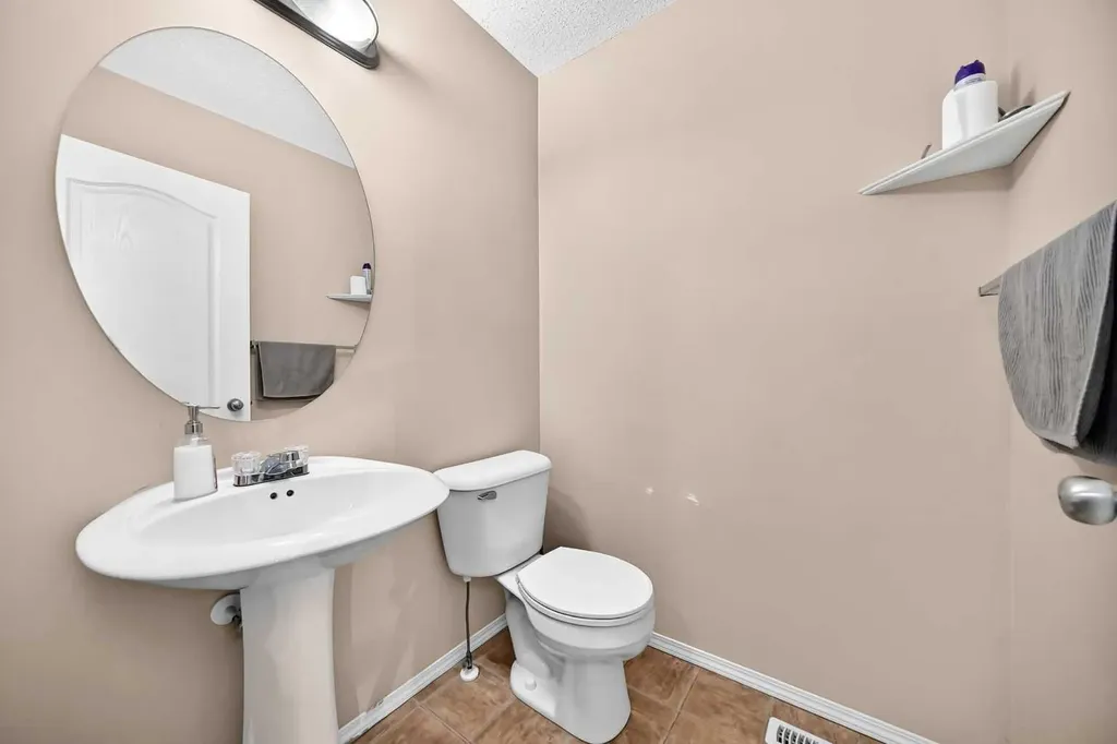 18 Taralake Gardens NE Calgary AB T3J 0A8