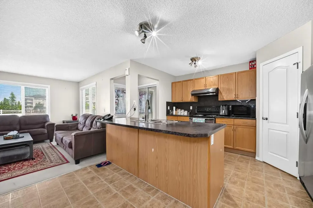 18 Taralake Gardens NE Calgary AB T3J 0A8