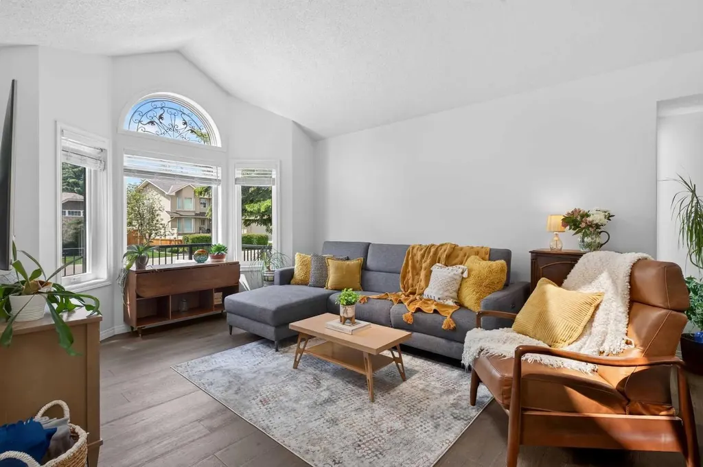 76 Edgepark Road NW Calgary AB T3A 4P8