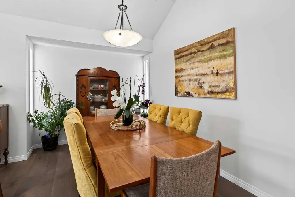 76 Edgepark Road NW Calgary AB T3A 4P8