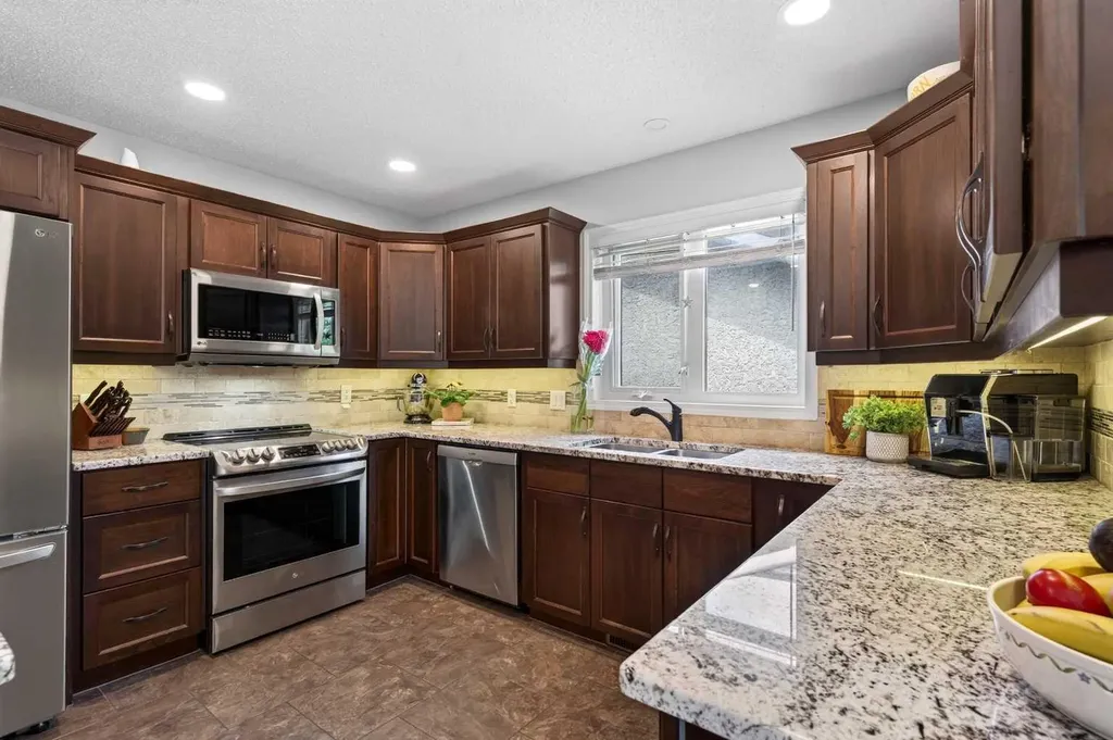 76 Edgepark Road NW Calgary AB T3A 4P8
