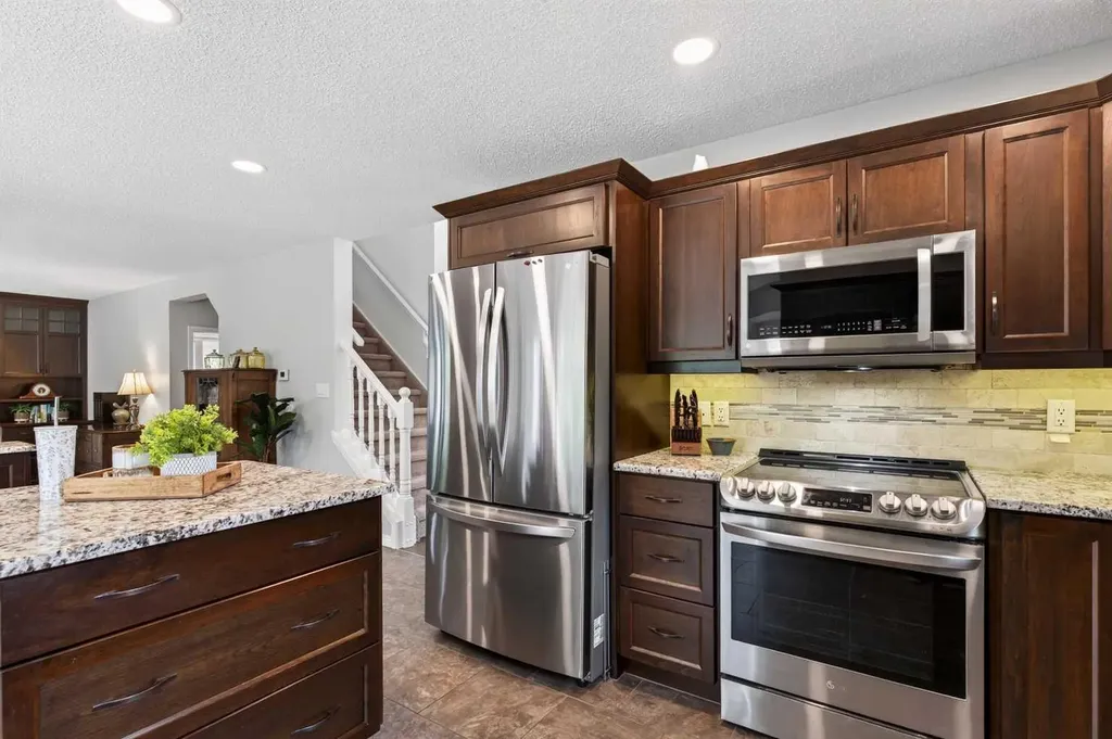 76 Edgepark Road NW Calgary AB T3A 4P8