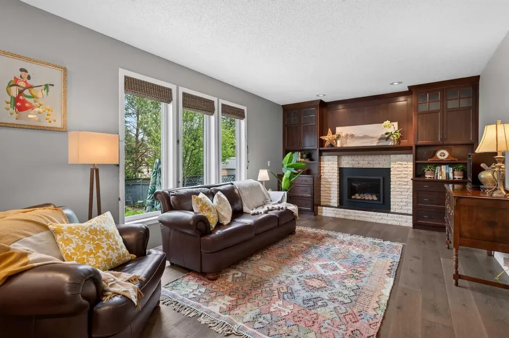 76 Edgepark Road NW Calgary AB T3A 4P8
