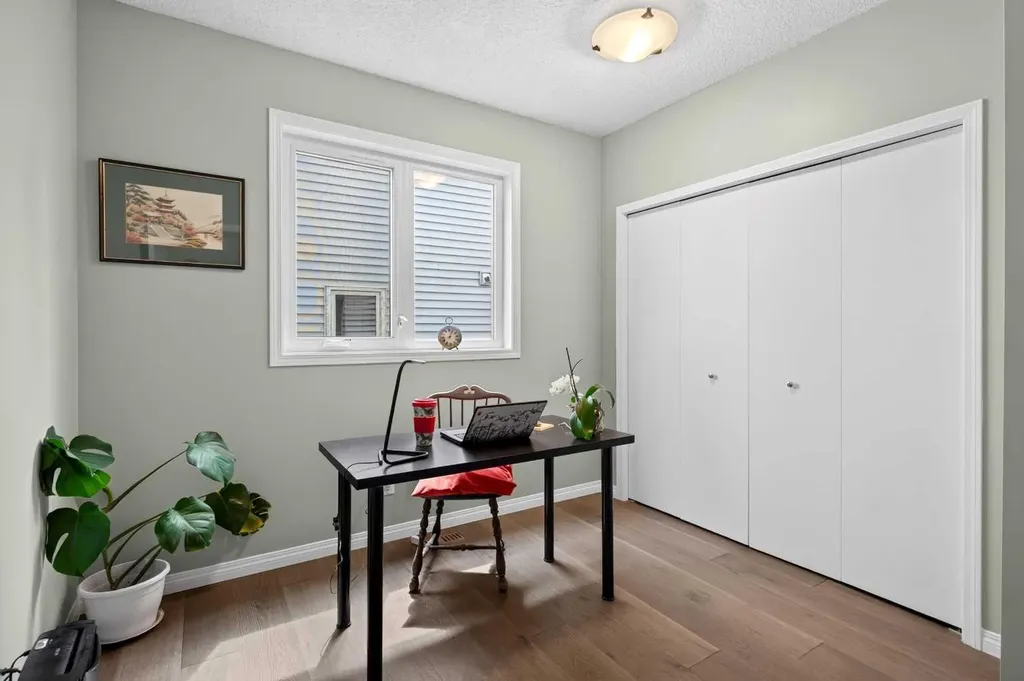 76 Edgepark Road NW Calgary AB T3A 4P8