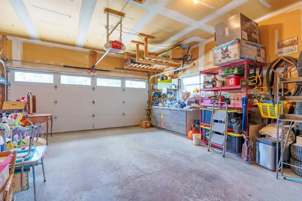 76 Edgepark Road NW Calgary AB T3A 4P8