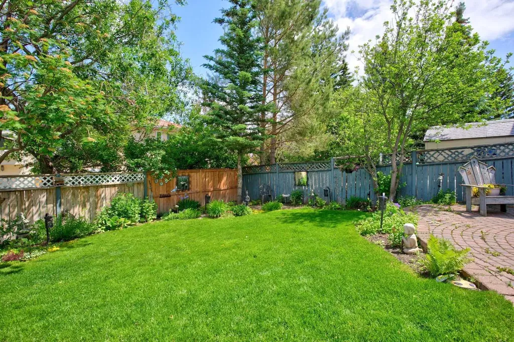 76 Edgepark Road NW Calgary AB T3A 4P8