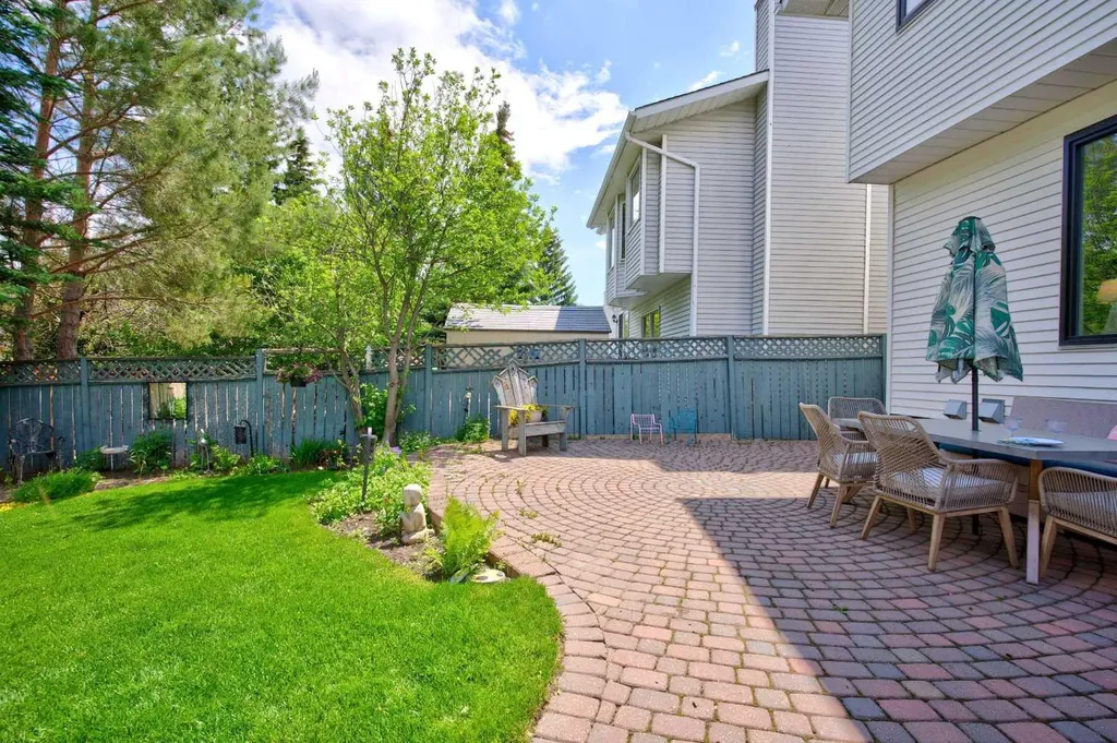 76 Edgepark Road NW Calgary AB T3A 4P8