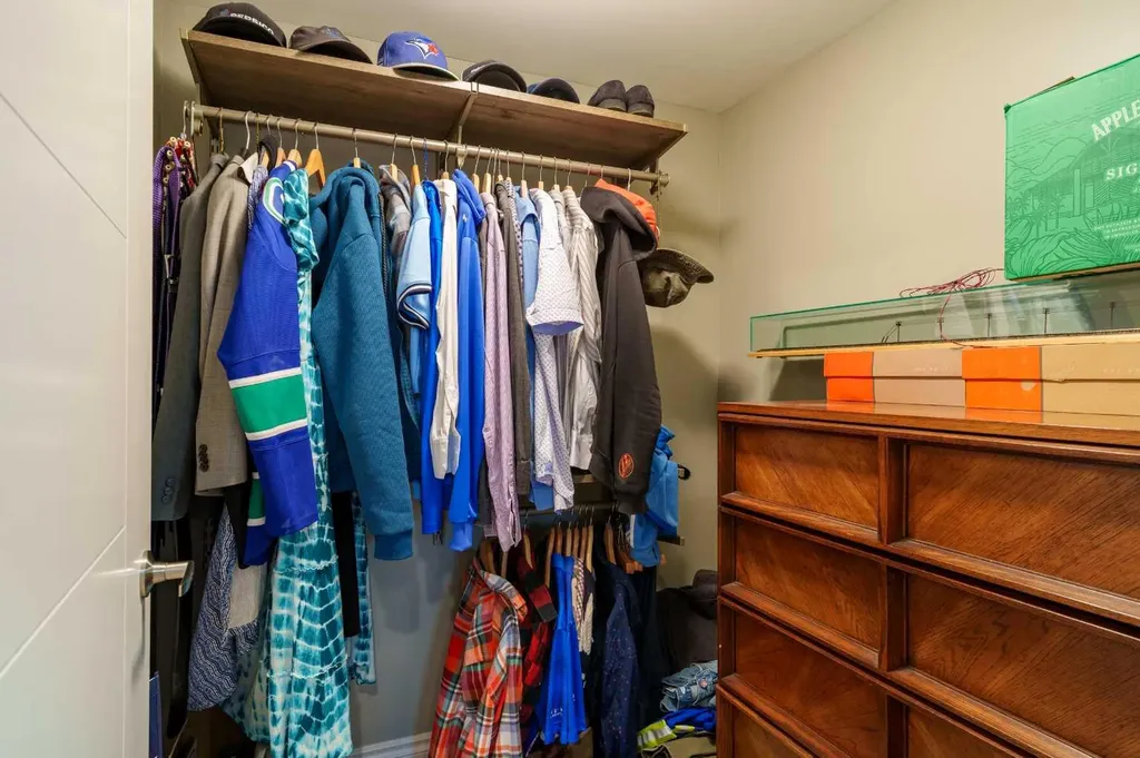 76 Edgepark Road NW Calgary AB T3A 4P8