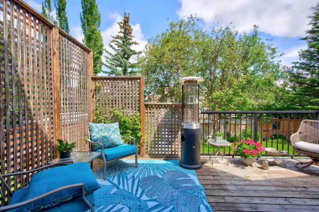 76 Edgepark Road NW Calgary AB T3A 4P8