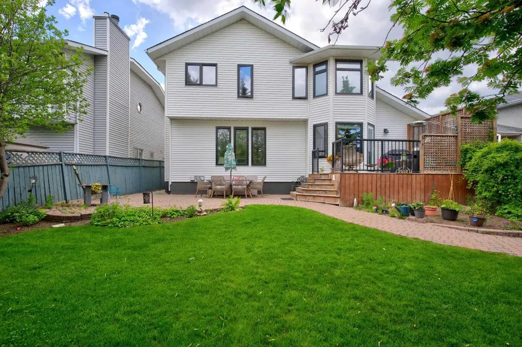 76 Edgepark Road NW Calgary AB T3A 4P8