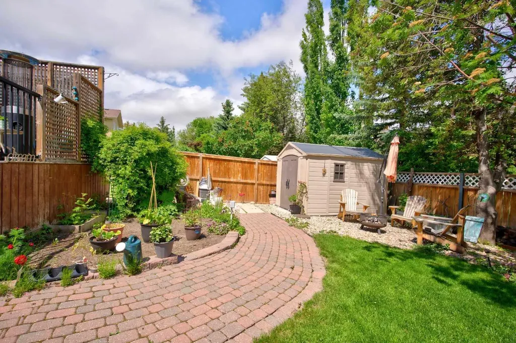 76 Edgepark Road NW Calgary AB T3A 4P8