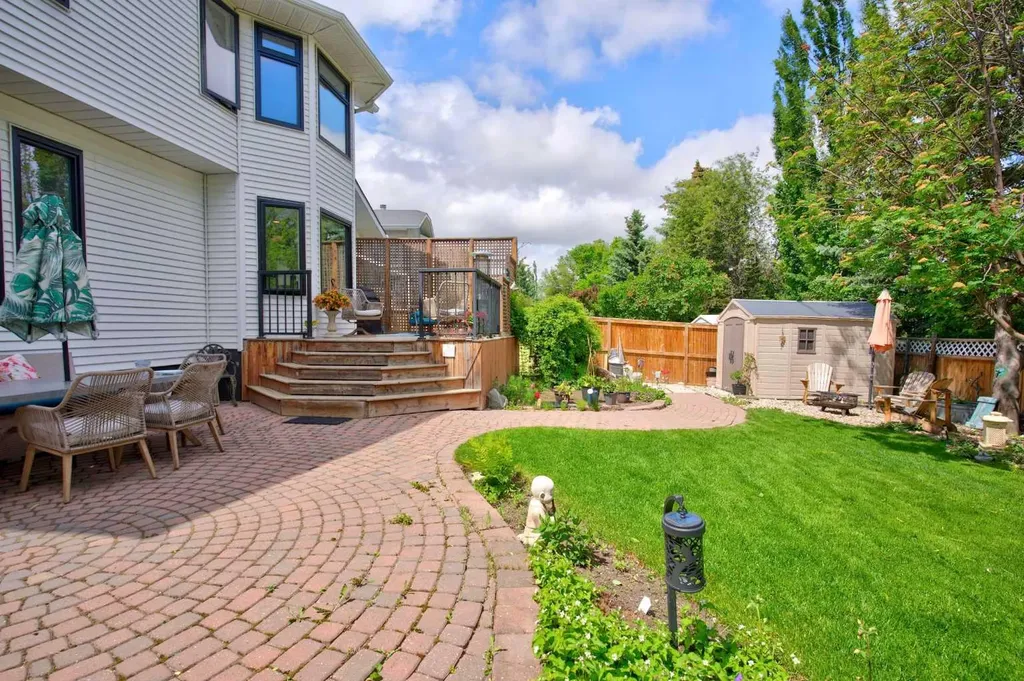 76 Edgepark Road NW Calgary AB T3A 4P8