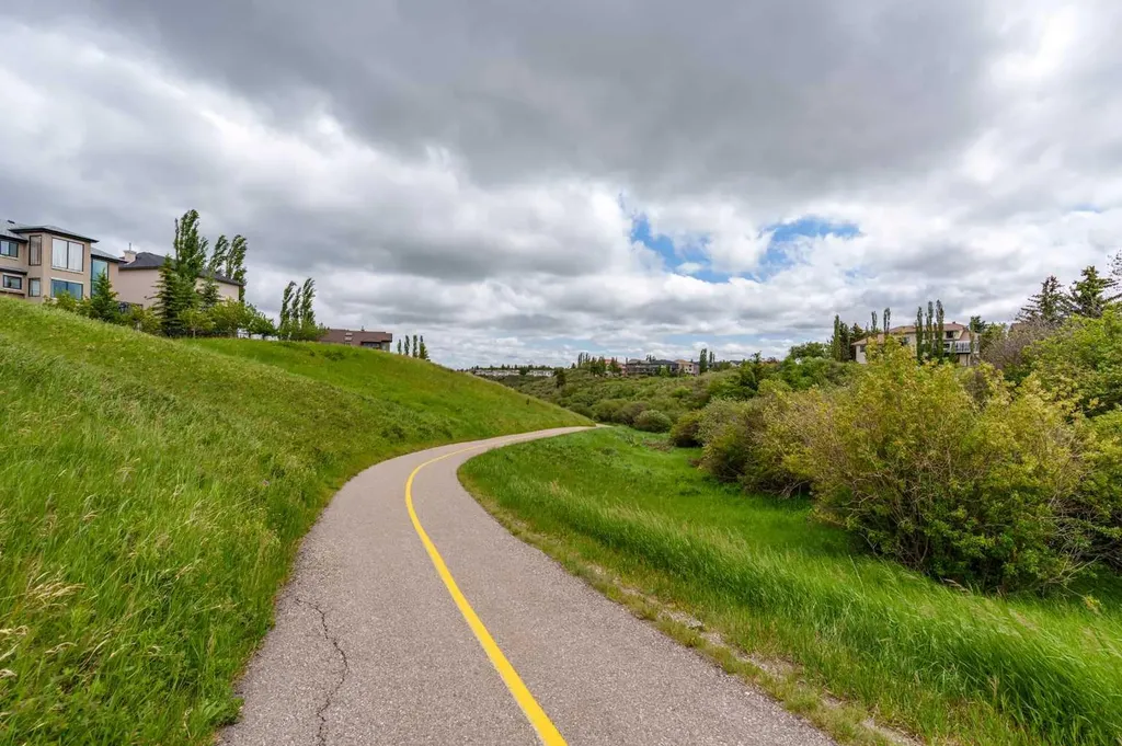 76 Edgepark Road NW Calgary AB T3A 4P8