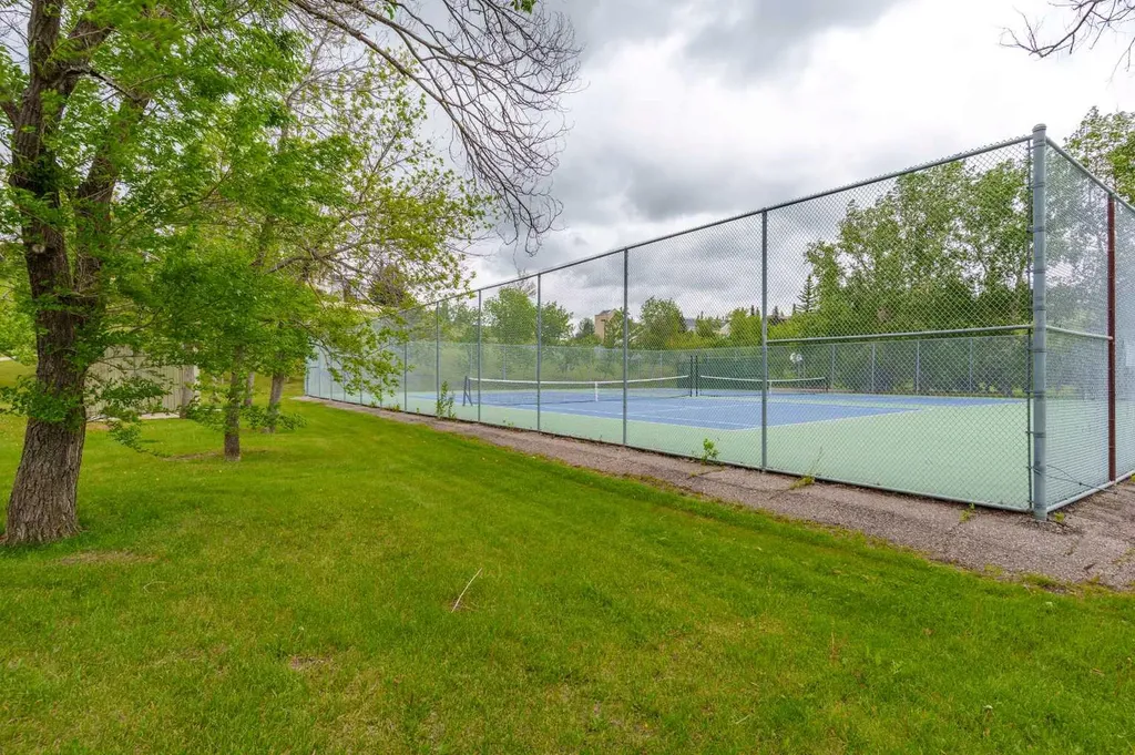 76 Edgepark Road NW Calgary AB T3A 4P8