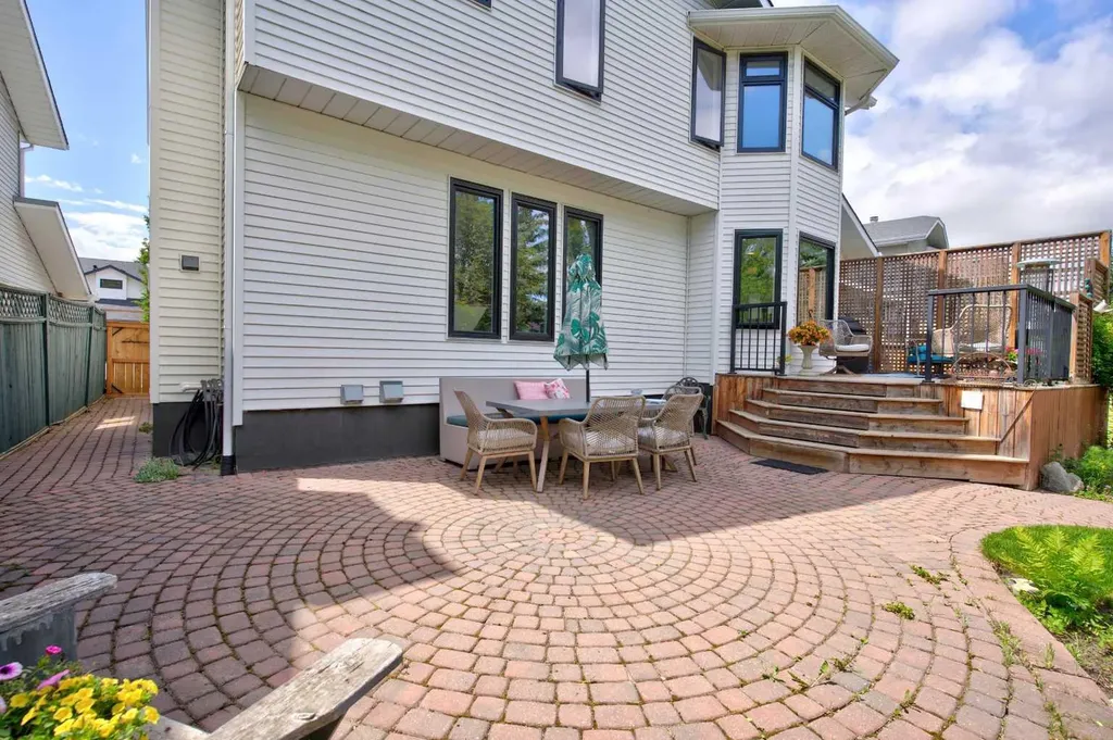 76 Edgepark Road NW Calgary AB T3A 4P8