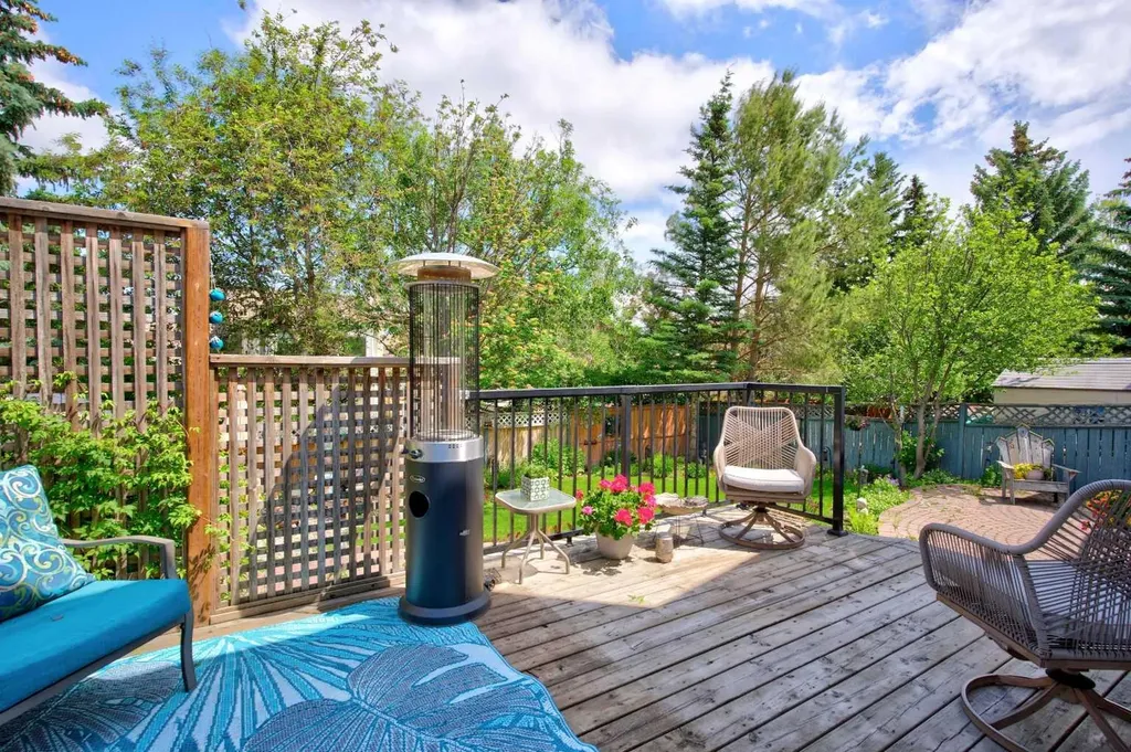 76 Edgepark Road NW Calgary AB T3A 4P8