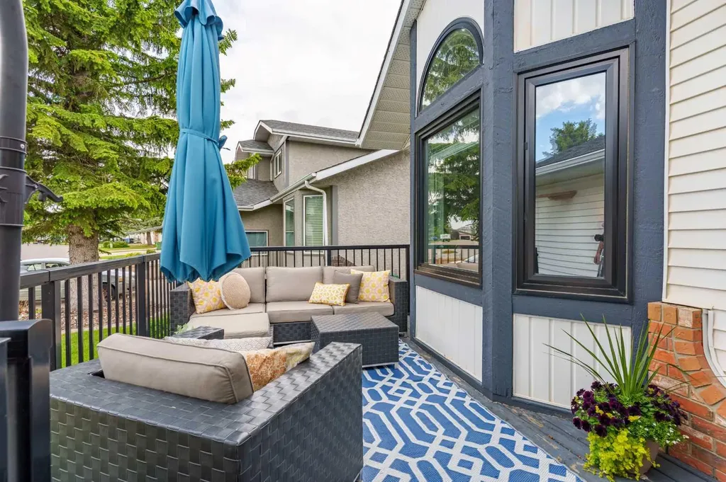 76 Edgepark Road NW Calgary AB T3A 4P8