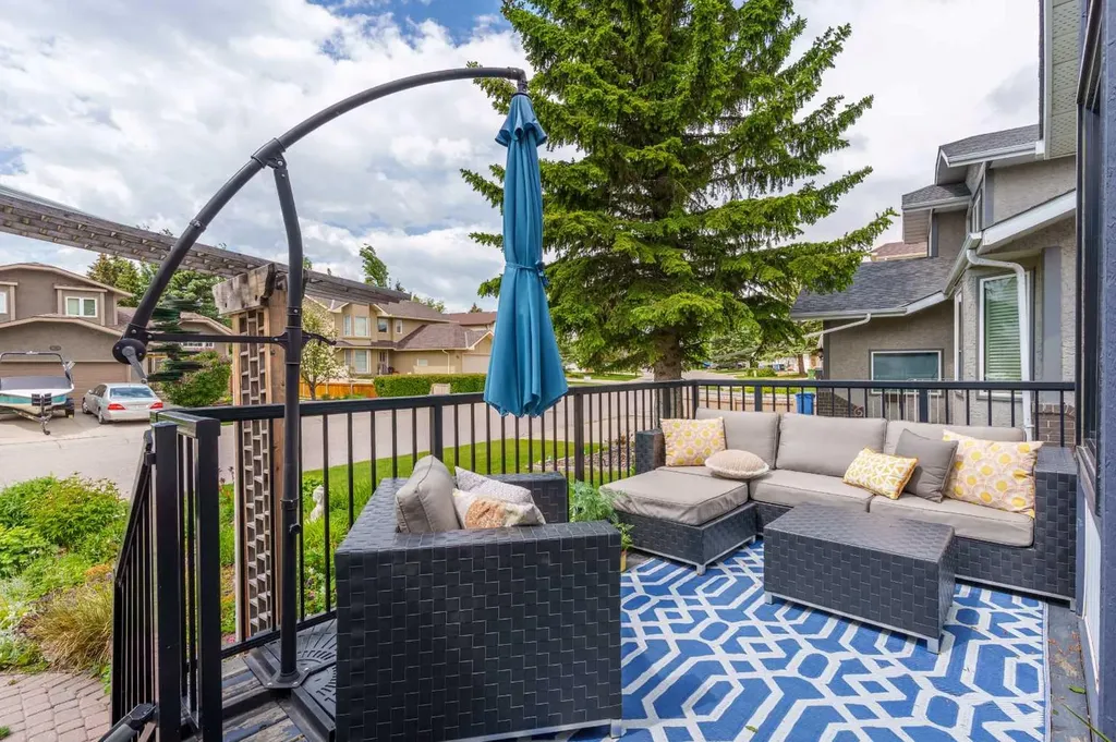 76 Edgepark Road NW Calgary AB T3A 4P8