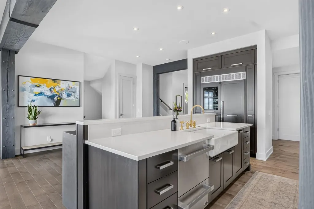 2010 29 Avenue SW Calgary AB T2T1N3