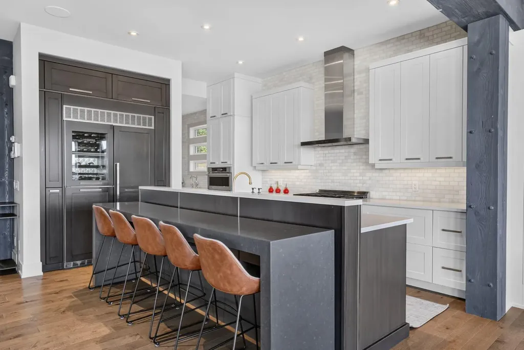 2010 29 Avenue SW Calgary AB T2T1N3
