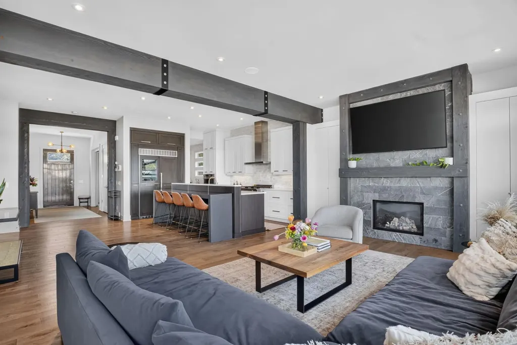 2010 29 Avenue SW Calgary AB T2T1N3