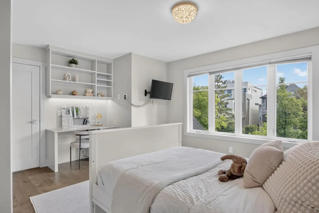 2010 29 Avenue SW Calgary AB T2T1N3