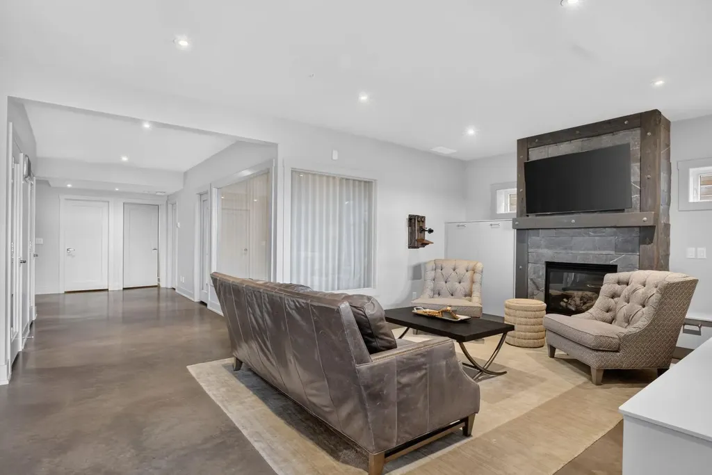 2010 29 Avenue SW Calgary AB T2T1N3